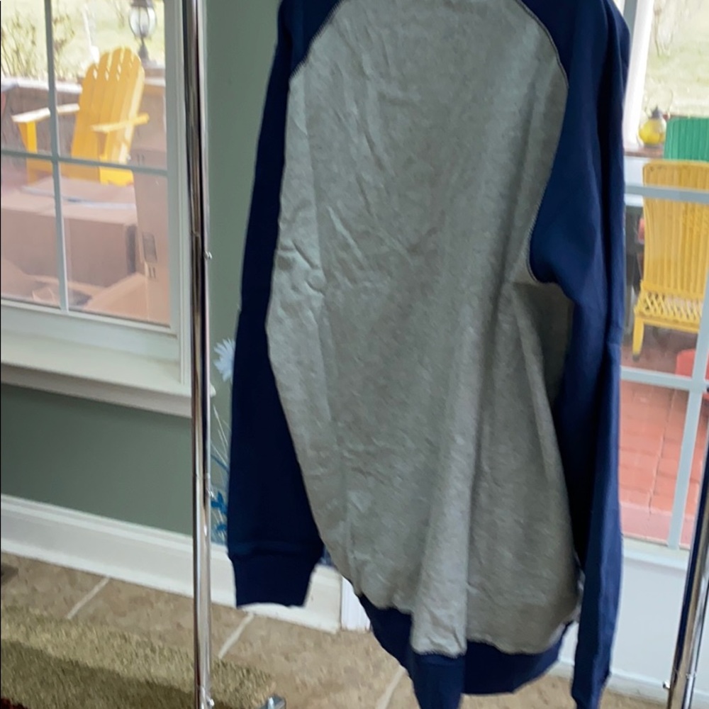 Sweatshirt - Picture 5 of 9